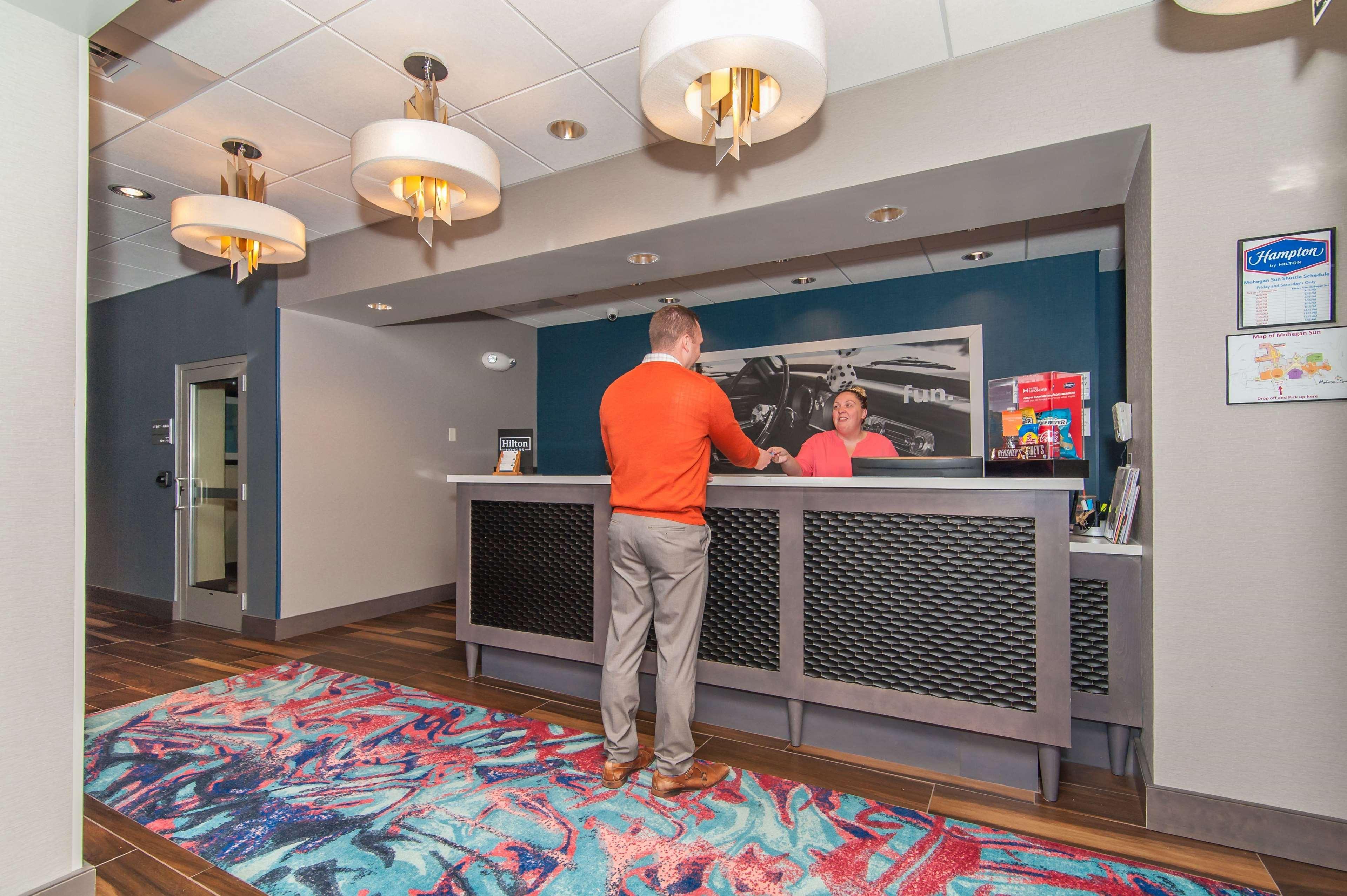 Hampton Inn Норидж Экстерьер фото