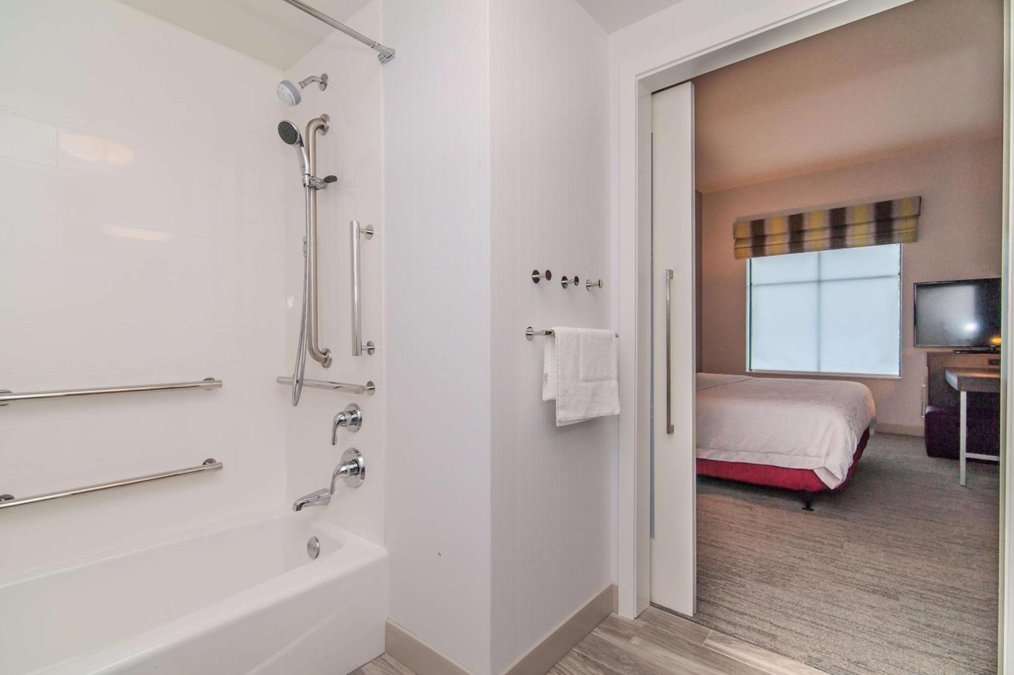 Hampton Inn Норидж Экстерьер фото