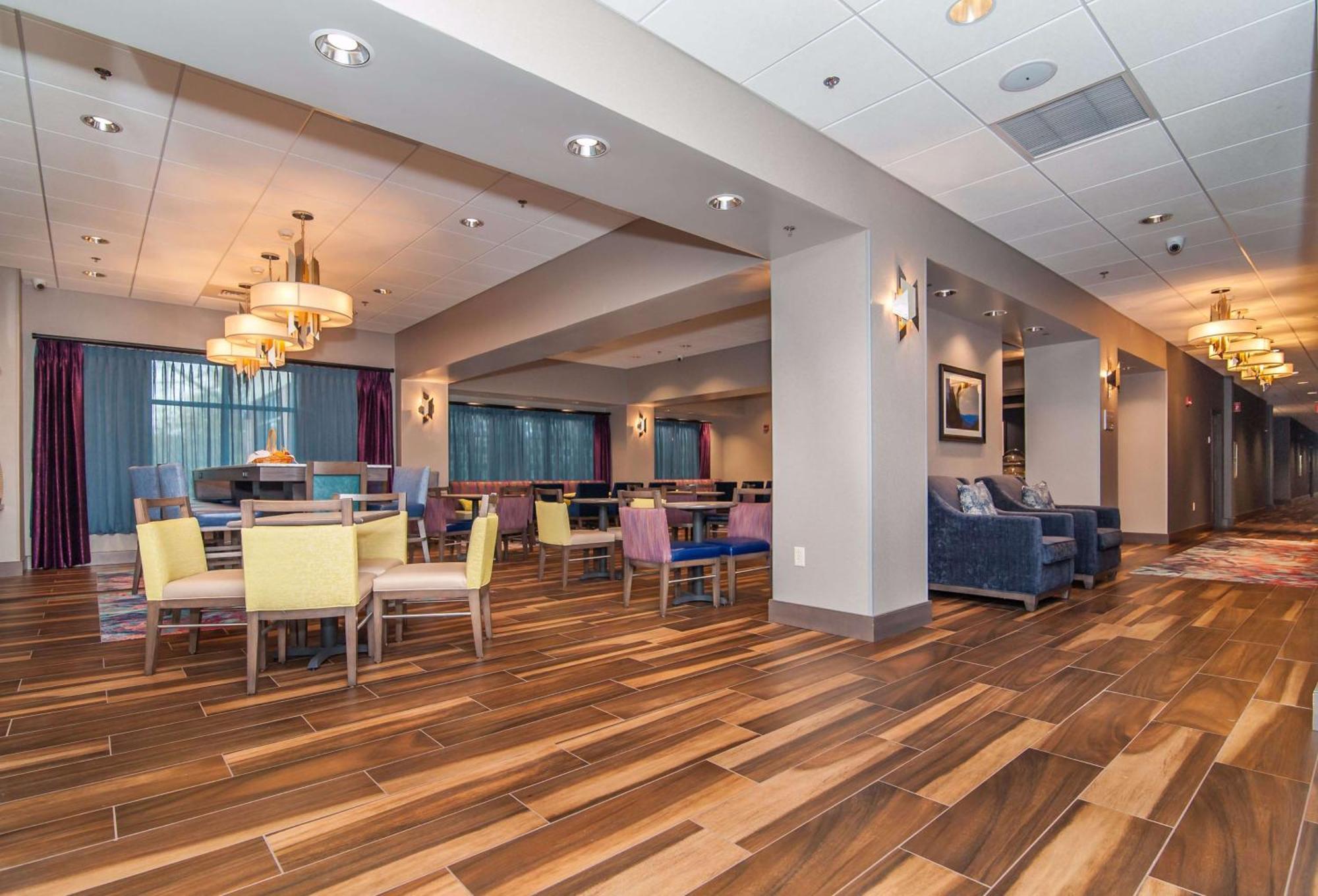 Hampton Inn Норидж Экстерьер фото