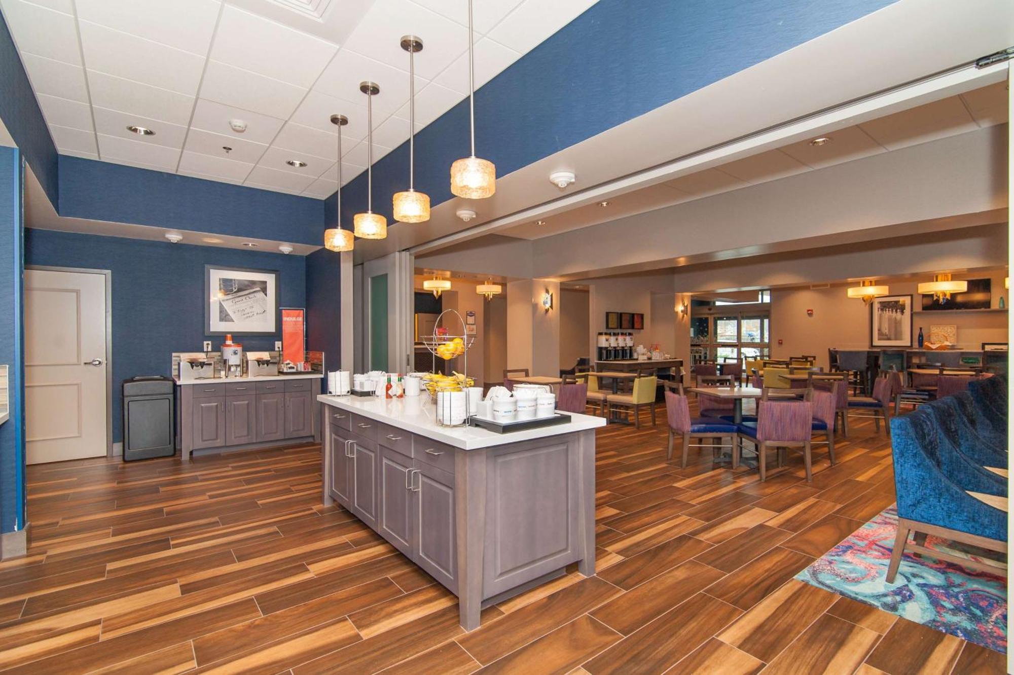 Hampton Inn Норидж Экстерьер фото